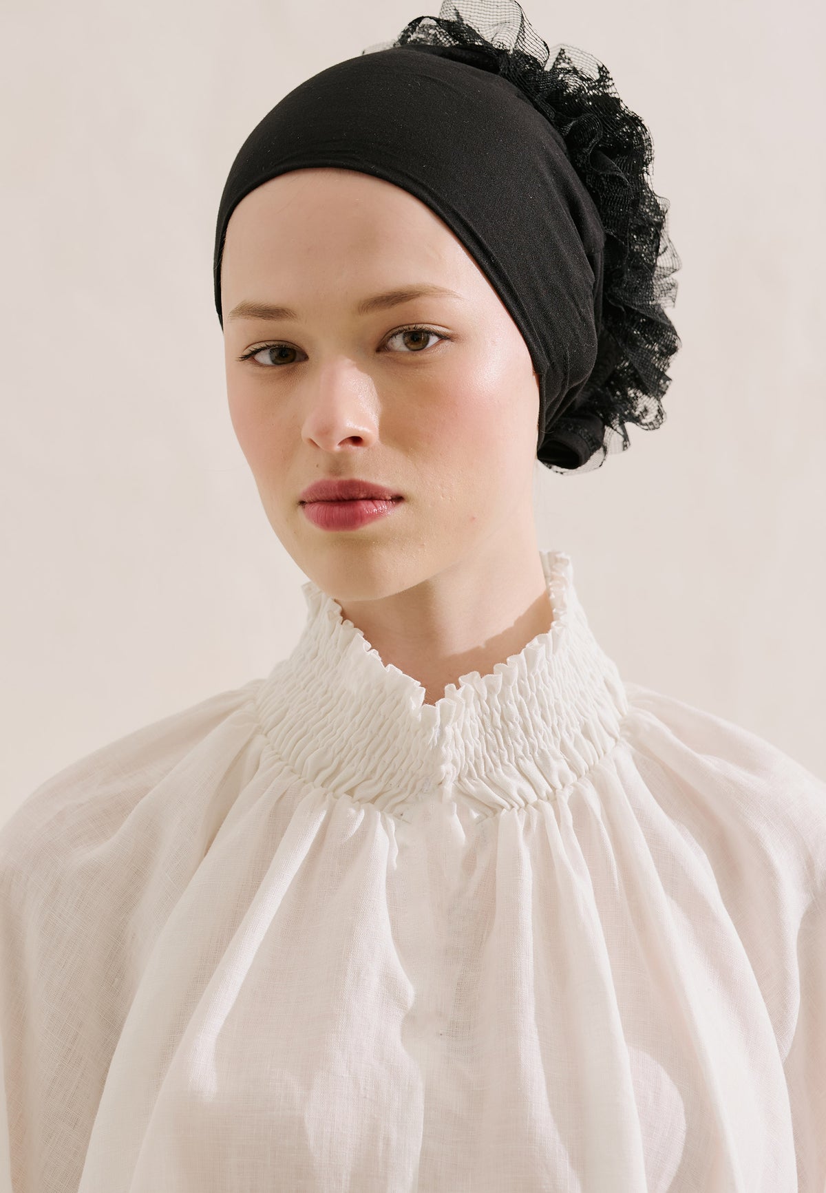 Siyah Dantel Topuzlu Bone(lace Eva)