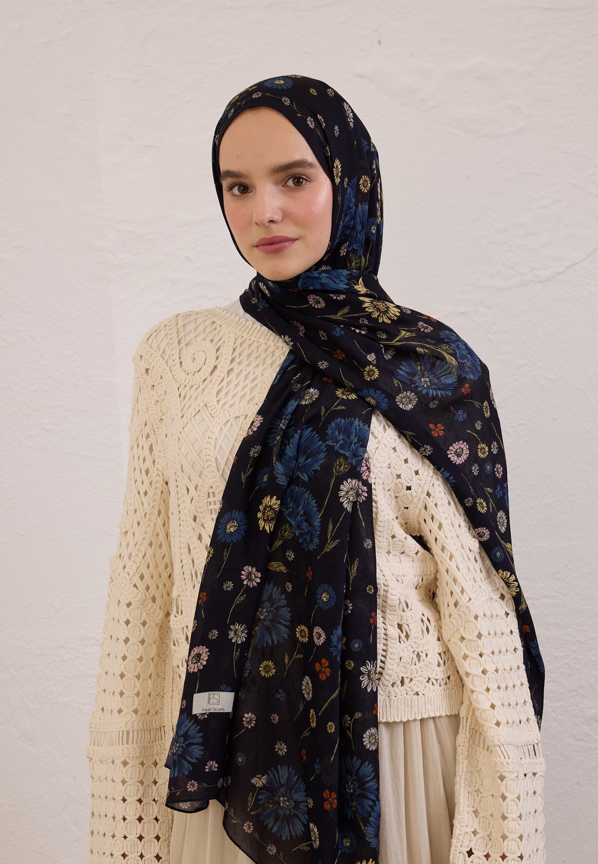 Siyah Bloomıng Dahlıa Desen Rami Şal