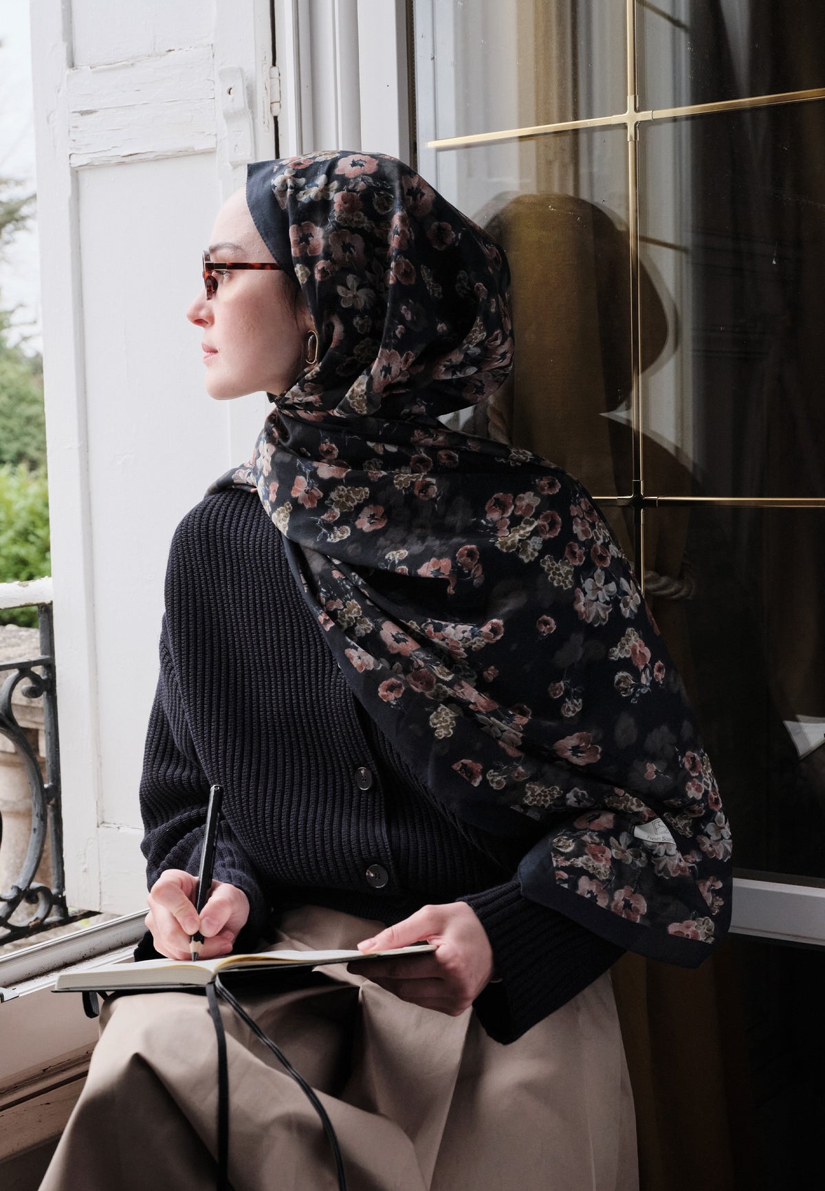 Secret Pearl Desenli Pamuk Viskon Şal Lacivert