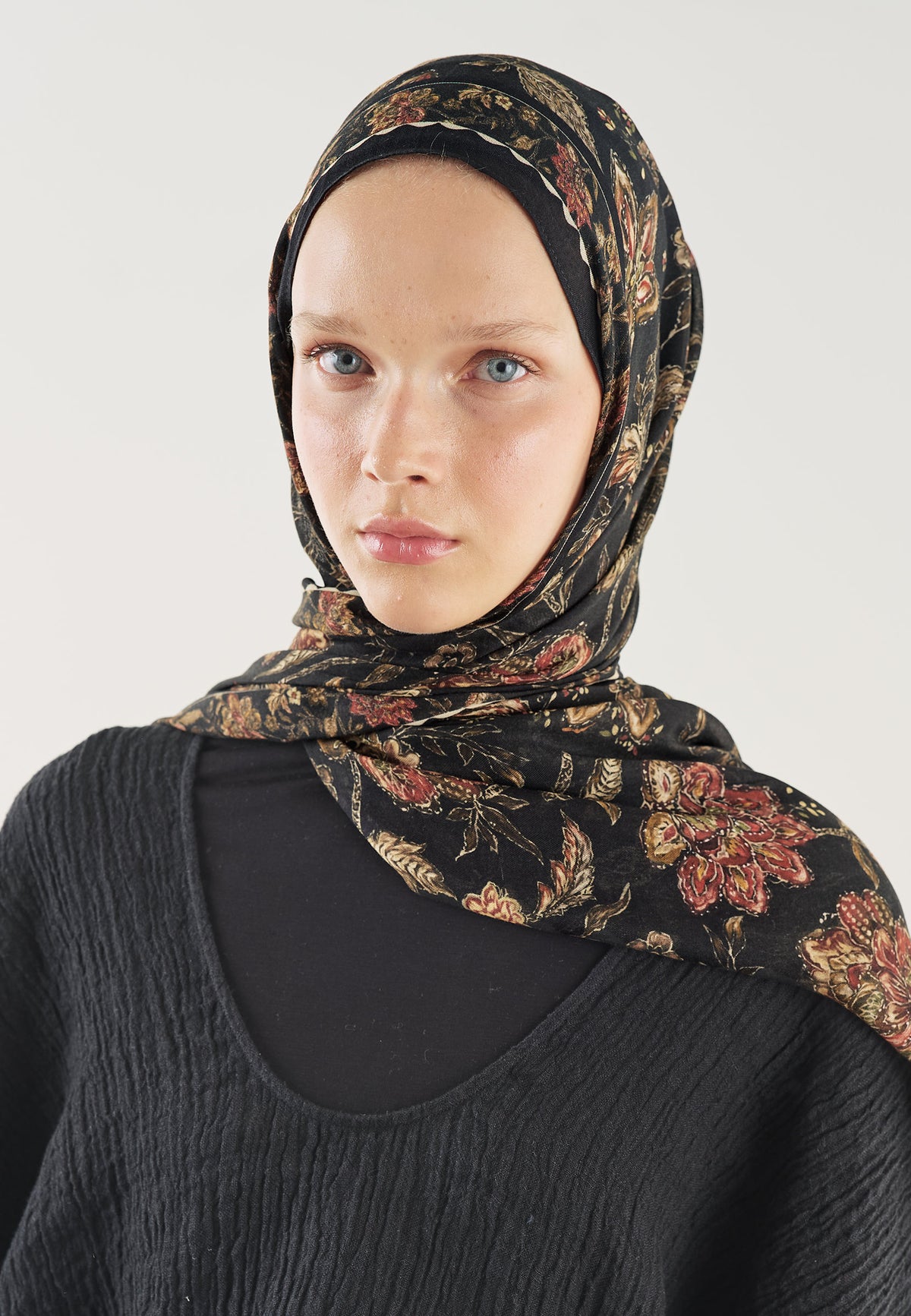 Siyah Ethnıc Blossom Desen Soft Viskon Şal