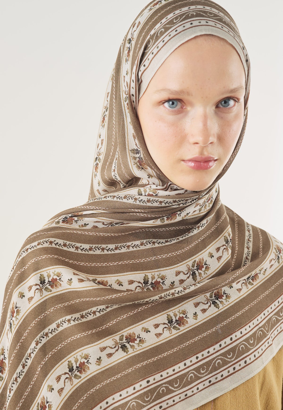 Floral Lines Desen Soft Viskon Şal Vizon