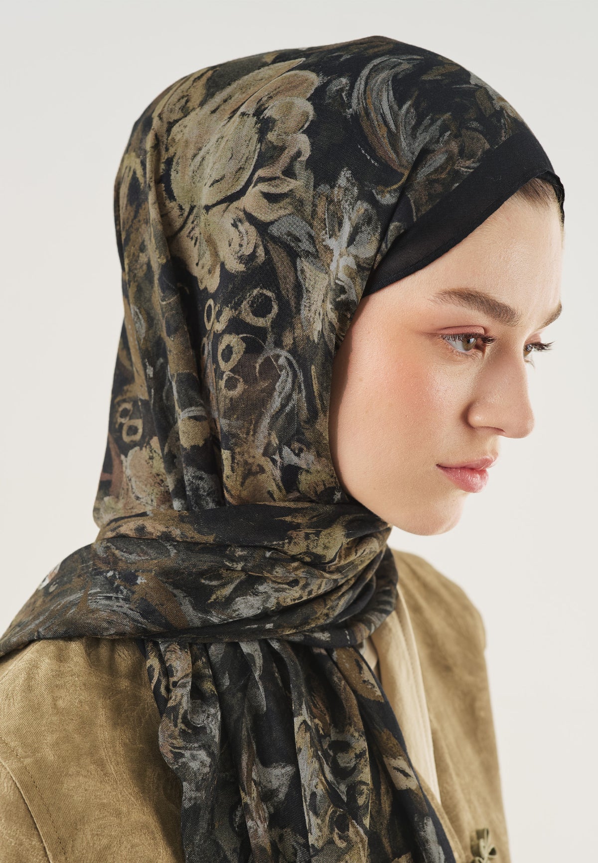 Siyah Floral Legacy Desen Soft Viskon Şal